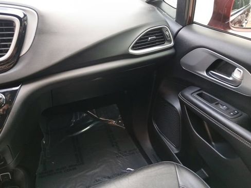Used 2020 Chrysler Pacifica Touring-L Plus FWD image 47