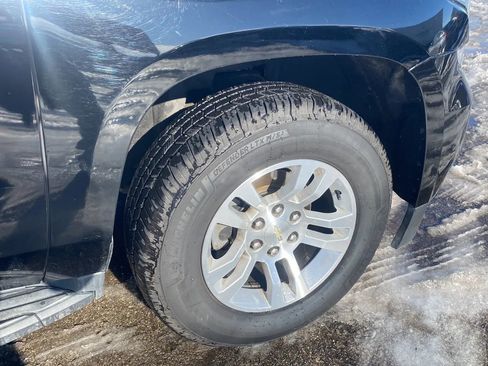 Used 2018 Chevrolet Suburban LT RWD image 9