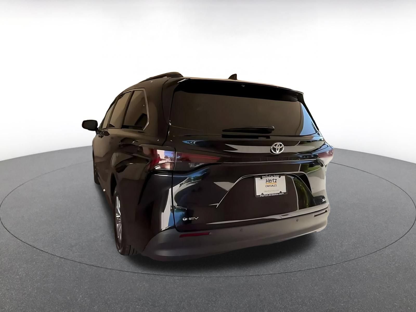 Used 2025 Toyota Sienna XLE FWD image 9