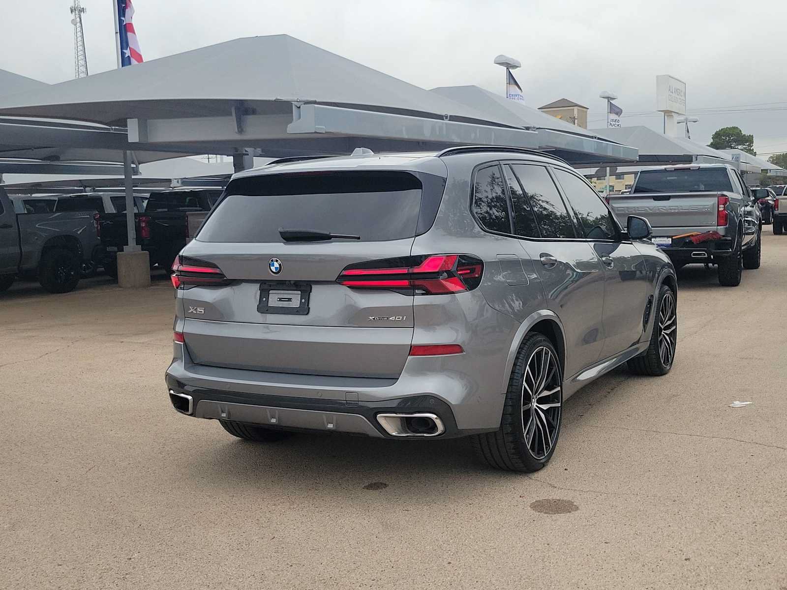 Used 2025 BMW X5 xDrive40i w/ M Sport Package AWD/4WD image 8