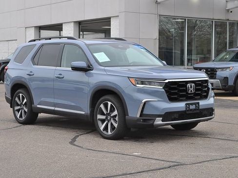 Certified 2025 Honda Pilot Touring image 1