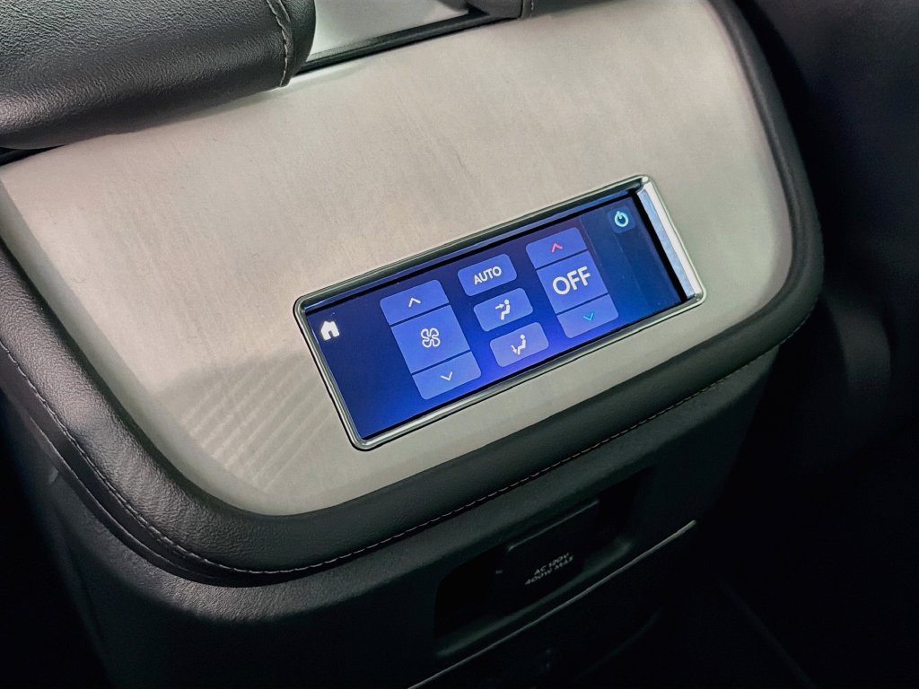 New 2026 Lincoln Navigator Premiere AWD/4WD image 26
