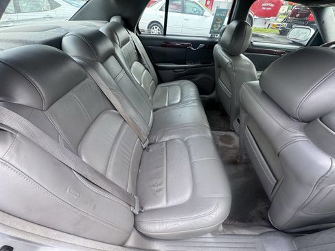 Used 2002 Cadillac De Ville DTS w/ Premium Equipment Pkg image 26