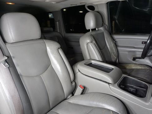 Used 2006 GMC Yukon XL SLT w/ SLT Preferred Equipment Group AWD/4WD image 19