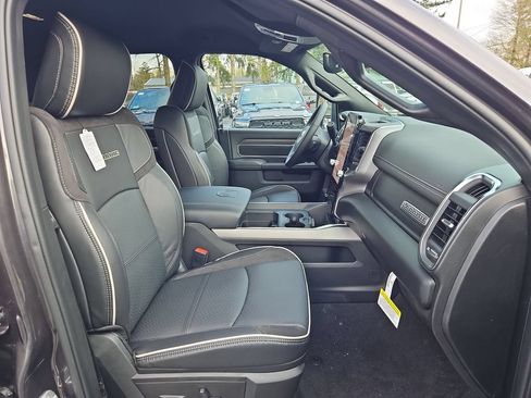 New 2026 RAM 2500 Laramie AWD/4WD image 16