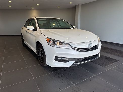 Used 2017 Honda Accord LX image 3