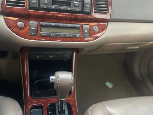 Used 2004 Toyota Camry LE image 16