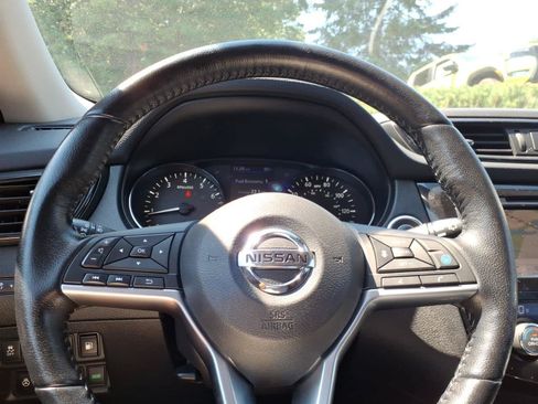 Certified 2020 Nissan Rogue SV w/ Sun & Sound Touring Package AWD/4WD image 23