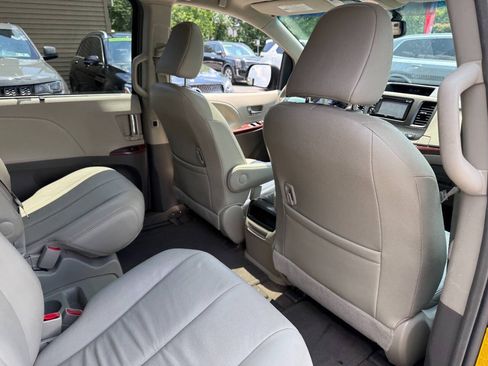 Used 2012 Toyota Sienna XLE FWD image 35