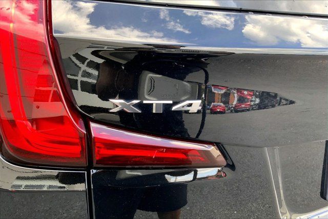 Used 2024 Cadillac XT4 Premium Luxury AWD/4WD image 7
