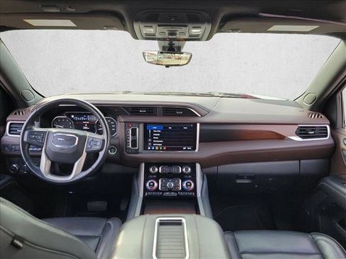 Used 2021 GMC Yukon Denali w/ Denali Premium Package image 17
