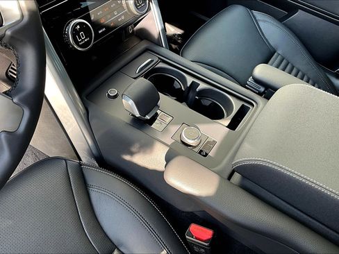 New 2026 Land Rover Discovery Dynamic SE AWD/4WD image 8