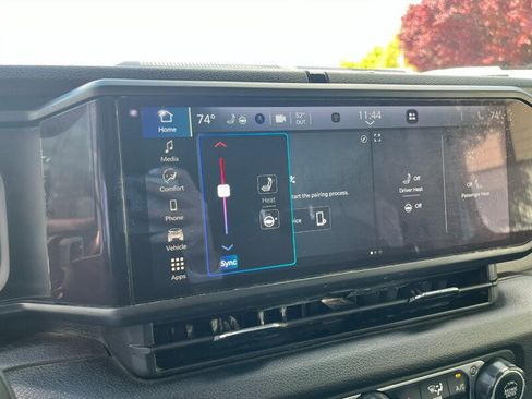 Used 2024 Jeep Wrangler Unlimited image 38