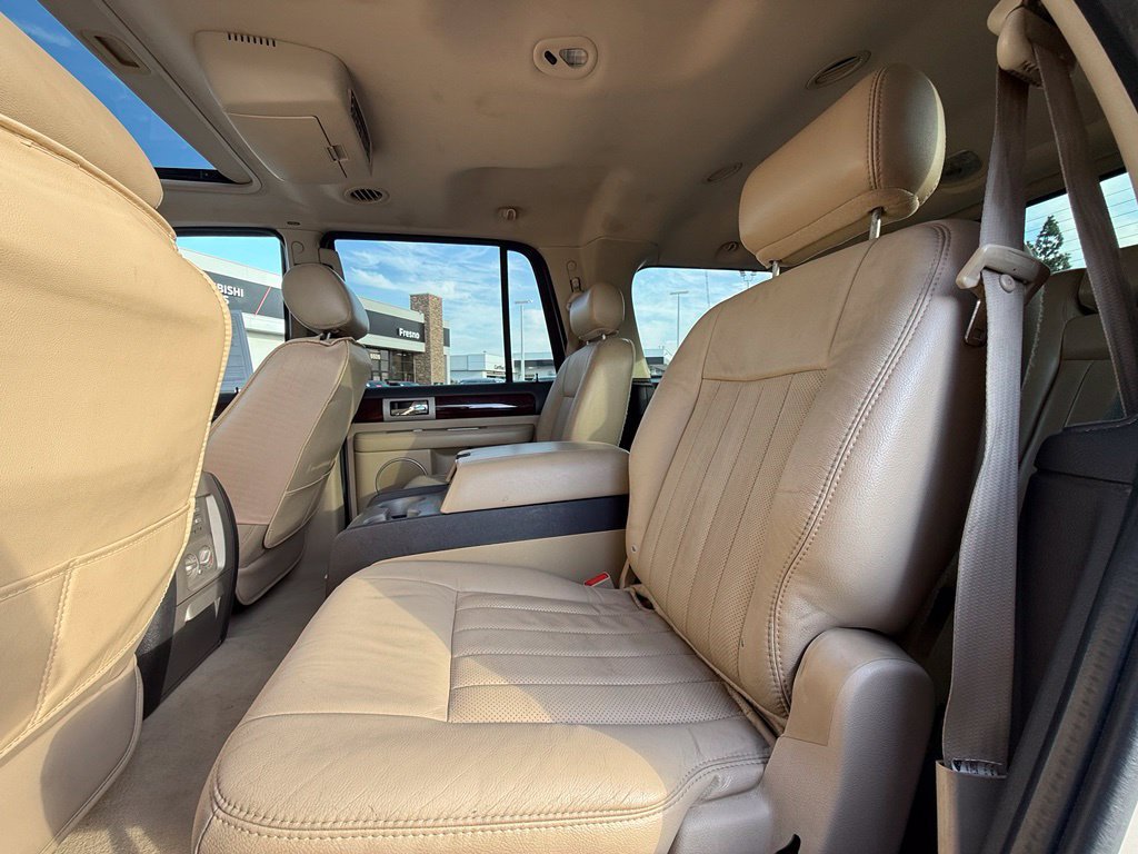 Used 2005 Lincoln Navigator Ultimate AWD/4WD image 38