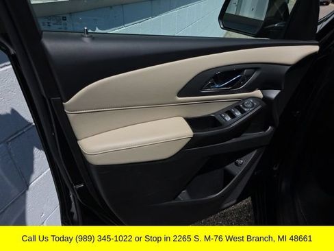 Used 2023 Chevrolet Traverse LT w/ LT Premium Package AWD/4WD image 11