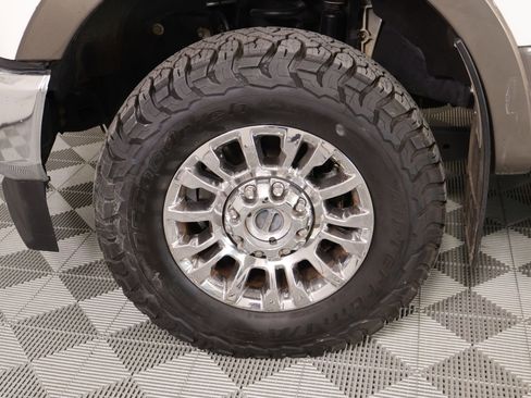 Used 2022 Ford F250 Lariat w/ Chrome Package image 18