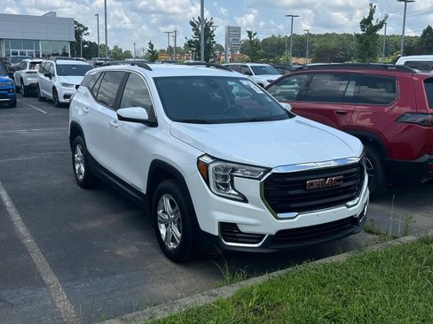Used 2022 GMC Terrain SLE w/ Driver Convenience Package AWD/4WD image 2