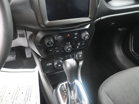 Used 2023 Jeep Renegade Latitude AWD/4WD image 20