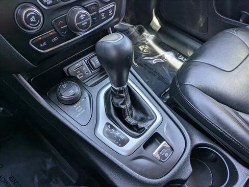 Used 2017 Jeep Cherokee High Altitude AWD/4WD image 13