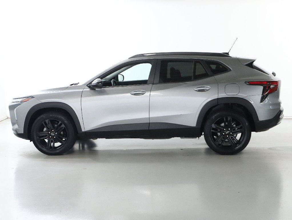 Used 2024 Chevrolet Trax ACTIV w/ Sunroof Package FWD image 35