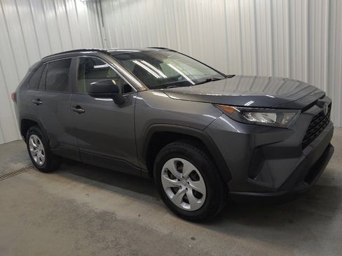 Used 2019 Toyota RAV4 LE FWD image 11
