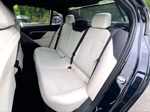 Used 2024 BMW 530i xDrive AWD/4WD image 21
