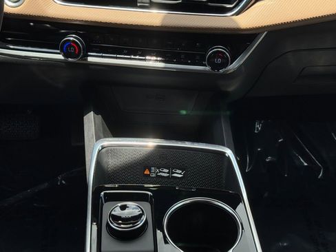 New 2025 Chevrolet Equinox ACTIV w/ Convenience Package III FWD image 21