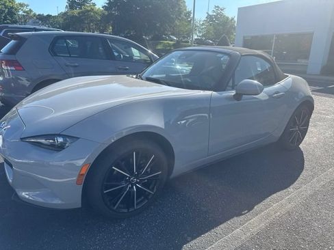 Used 2024 MAZDA MX-5 Miata Grand Touring RWD image 13