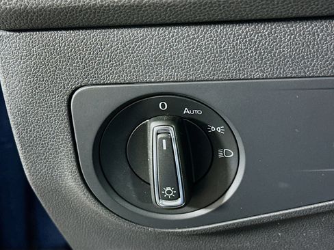 Used 2020 Volkswagen Tiguan SE image 16