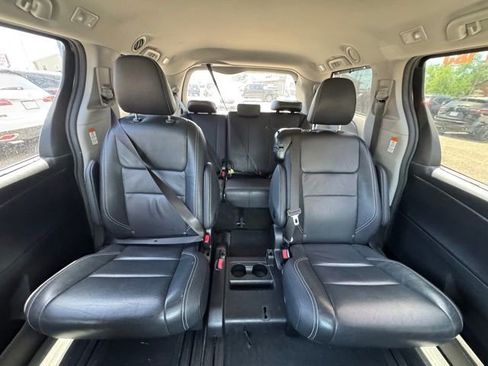 Used 2015 Toyota Sienna SE FWD image 15