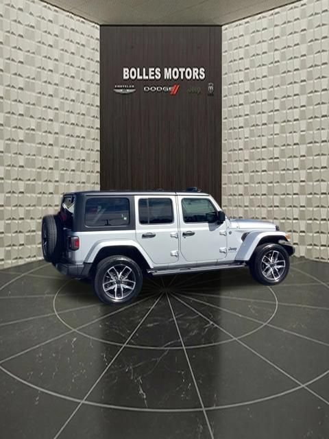 Certified 2024 Jeep Wrangler Unlimited w/ Convenience Group AWD/4WD image 5