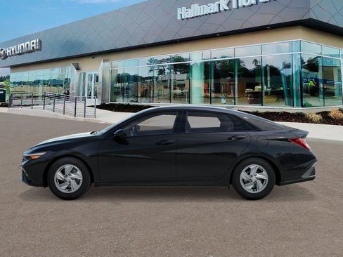 New 2026 Hyundai Elantra SE FWD image 3