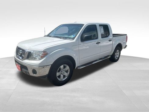 Used 2011 Nissan Frontier SV w/ SV Premium Utility Pkg image 2