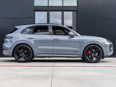 Certified 2026 Porsche Cayenne GTS AWD/4WD image 12