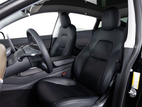 Used 2021 Tesla Model Y Long Range image 16