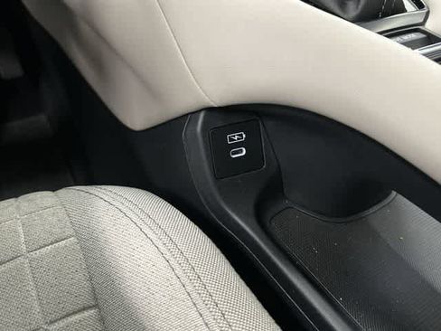 Certified 2027 Honda HR-V LX image 25