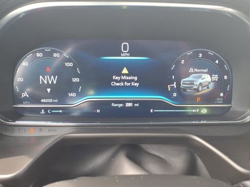 Used 2023 Chevrolet Tahoe Z71 w/ Luxury Package AWD/4WD image 25