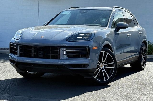 Used 2024 Porsche Cayenne AWD/4WD image 1