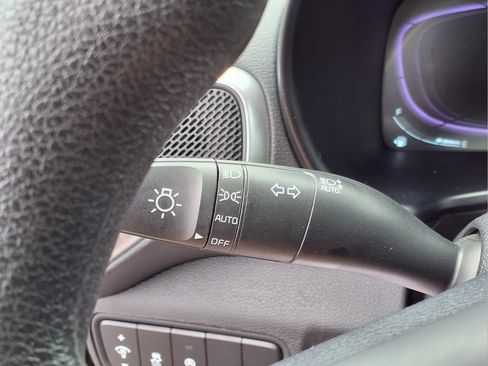 Used 2025 Kia Soul LX w/ LX Technology Package FWD image 18