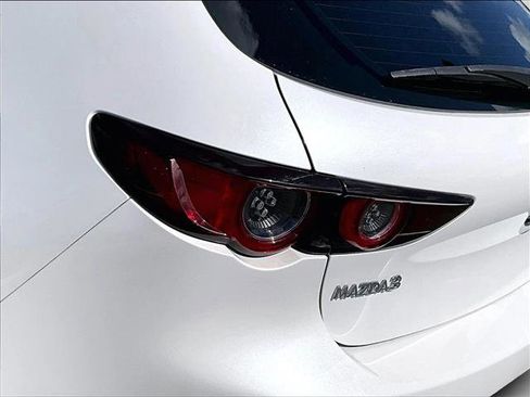 Used 2019 MAZDA MAZDA3 Hatchback image 29