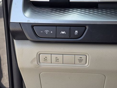 Used 2022 Kia Carnival LX FWD image 22