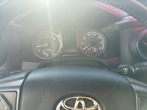 Used 2022 Toyota Tacoma TRD Off-Road image 20