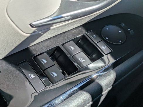 Used 2025 Hyundai Tucson Limited image 19