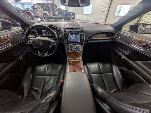 Used 2017 Lincoln Continental Select w/ Climate Package FWD image 4