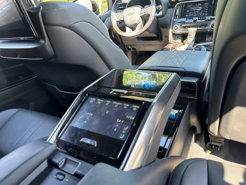 Used 2024 Lexus LX 600 4WD w/ Ultra Luxury Package image 9