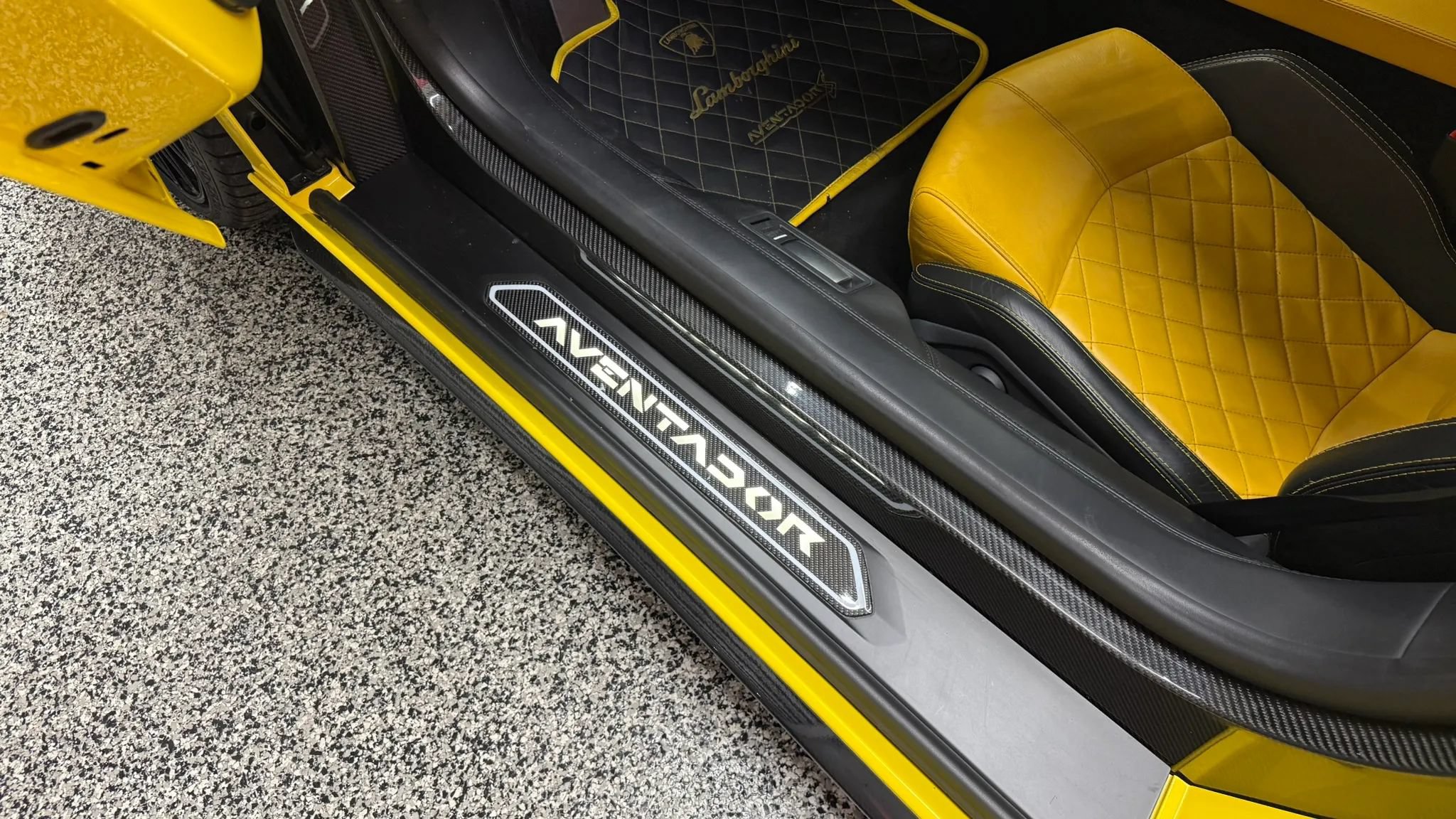 Used 2018 Lamborghini Aventador S AWD/4WD image 6