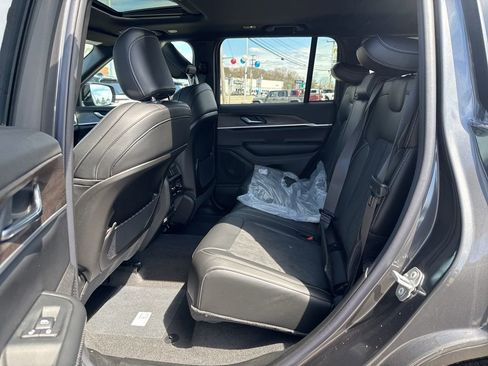 New 2026 Jeep Grand Cherokee Altitude AWD/4WD image 24