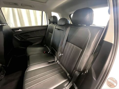 Used 2022 Volkswagen Tiguan SE AWD/4WD image 15