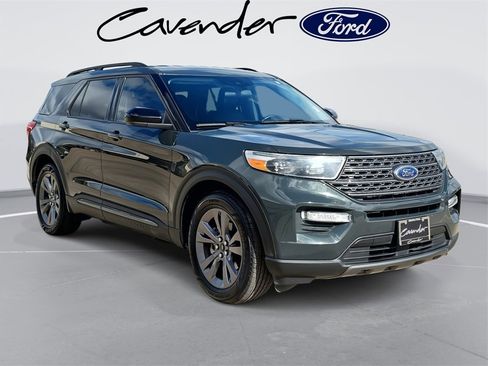Used 2022 Ford Explorer XLT w/ Equipment Group 202A image 3