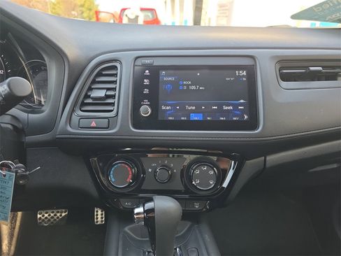 Used 2020 Honda HR-V Sport image 9